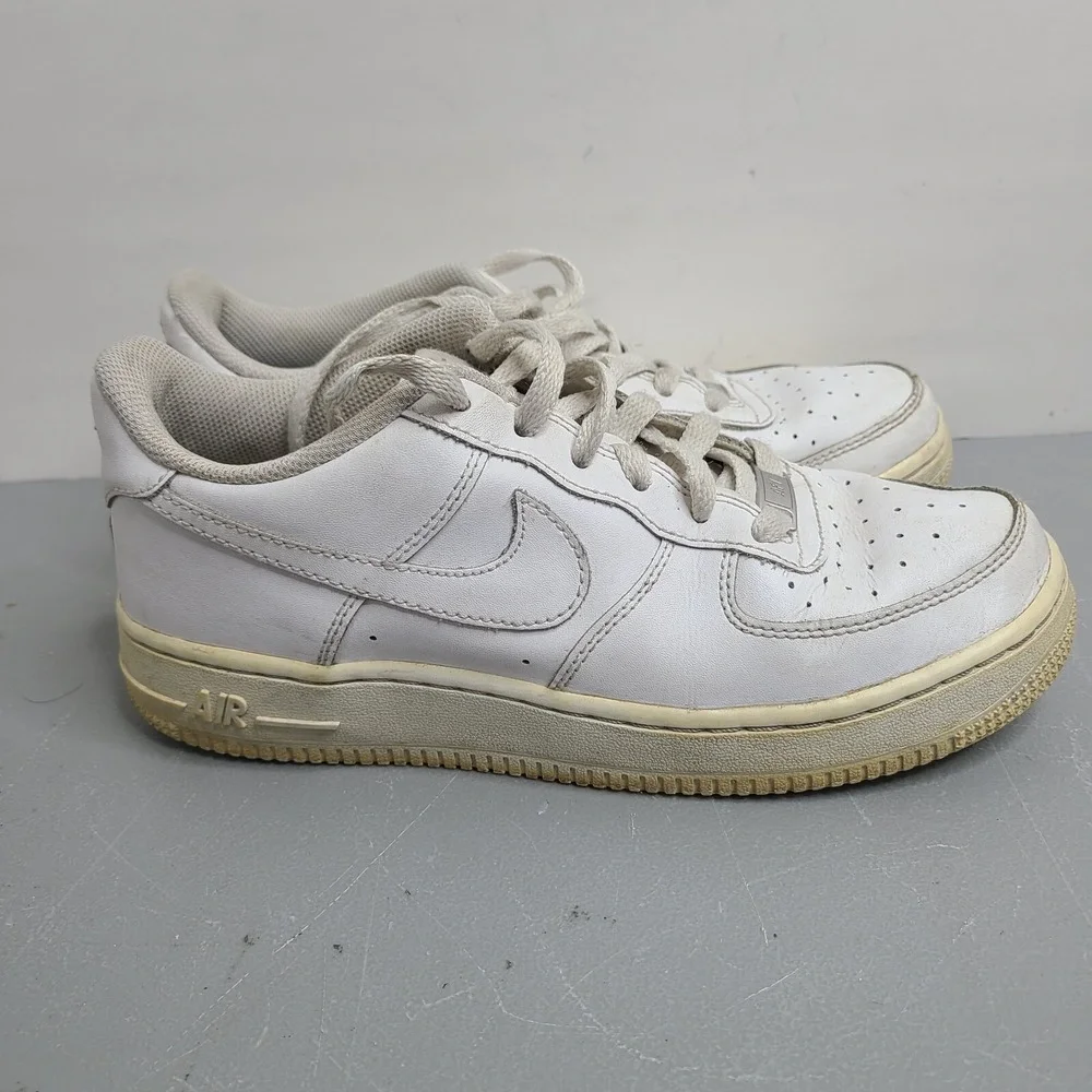 Nike Air Force 1 AF1 Shoes Youth‎ Size 5.5Y Triple White Low Sneakers 314192-117